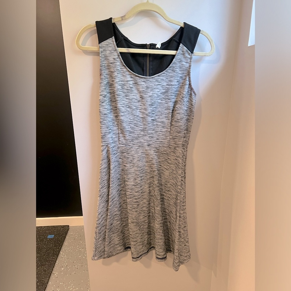 Dress with zipper in back